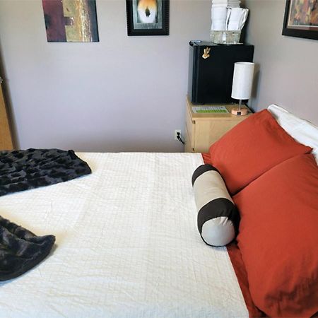 The Dewberry Homestay B&B Edmonton Buitenkant foto
