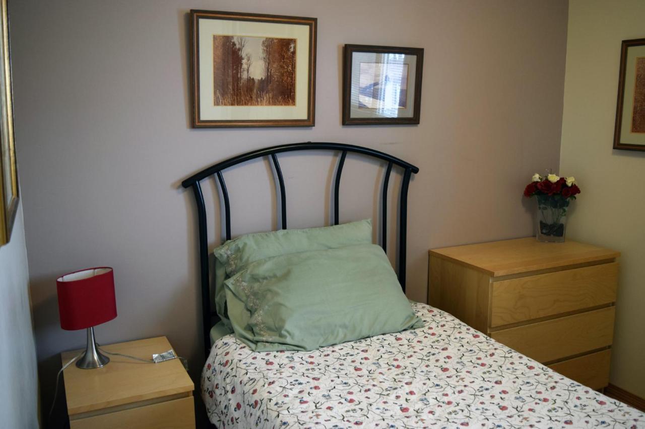 The Dewberry Homestay B&B Edmonton Buitenkant foto