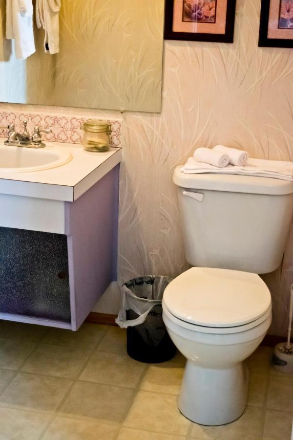 The Dewberry Homestay B&B Edmonton Buitenkant foto