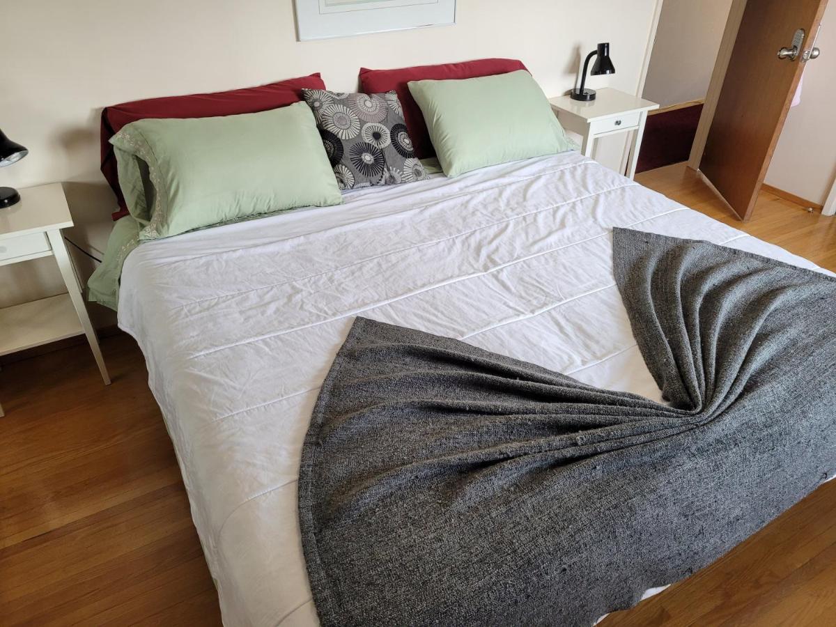 The Dewberry Homestay B&B Edmonton Buitenkant foto
