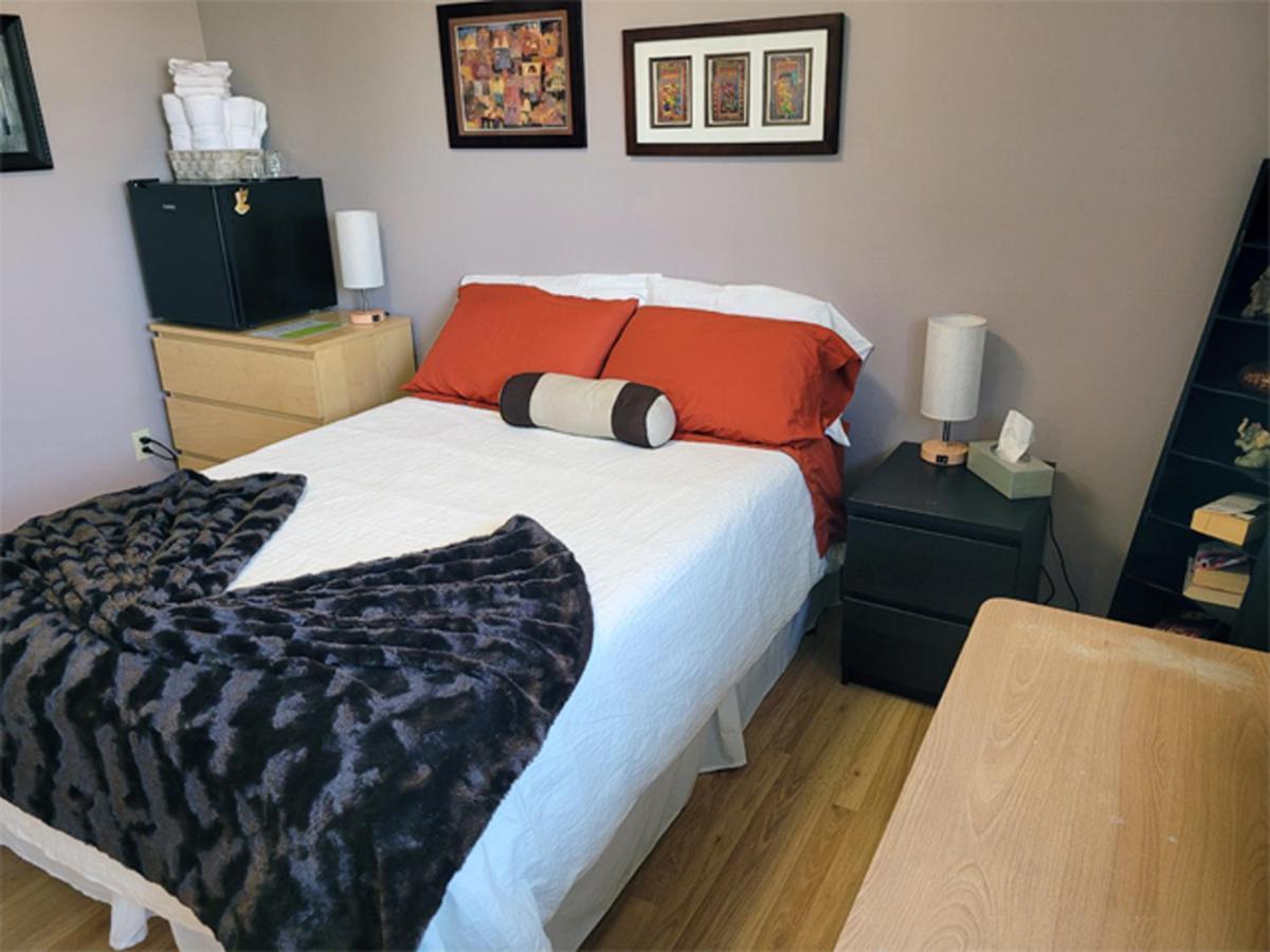 The Dewberry Homestay B&B Edmonton Buitenkant foto
