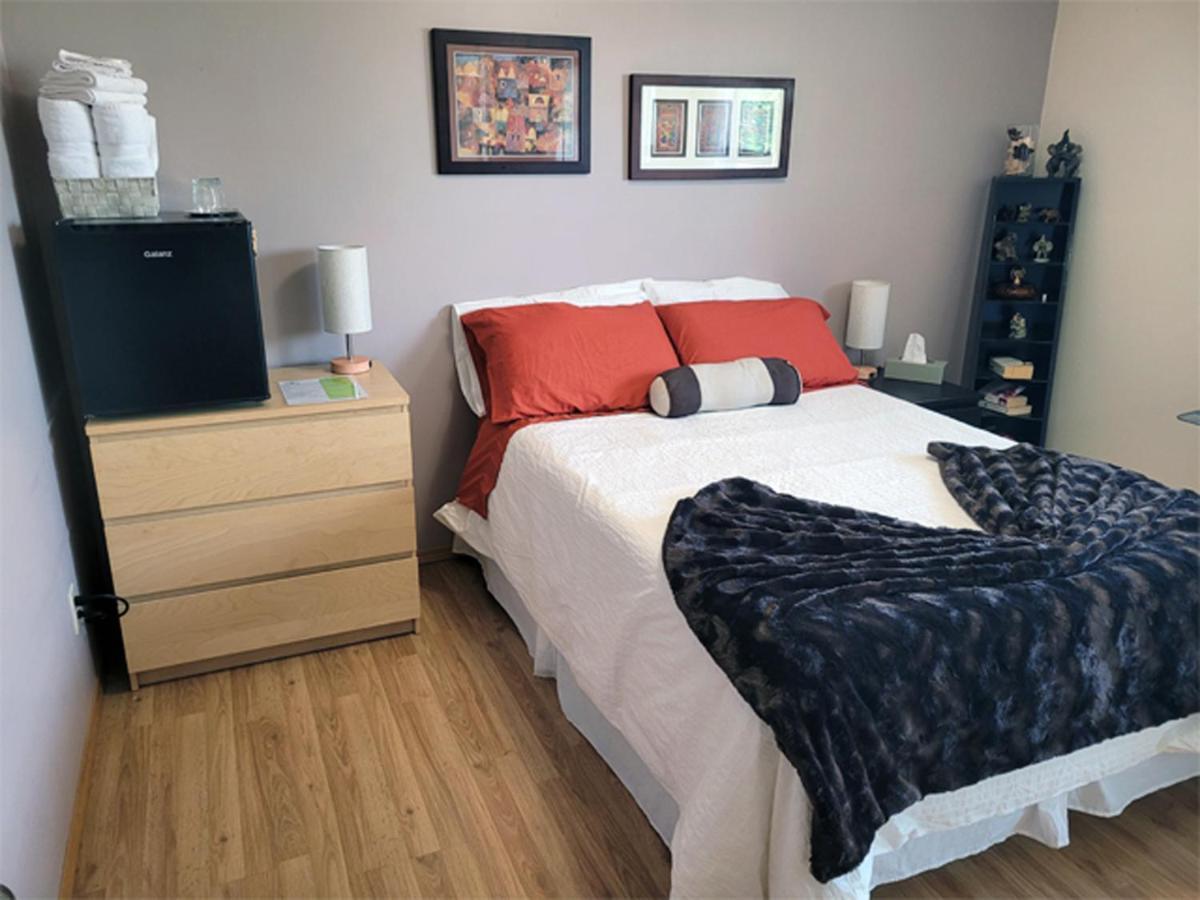 The Dewberry Homestay B&B Edmonton Buitenkant foto