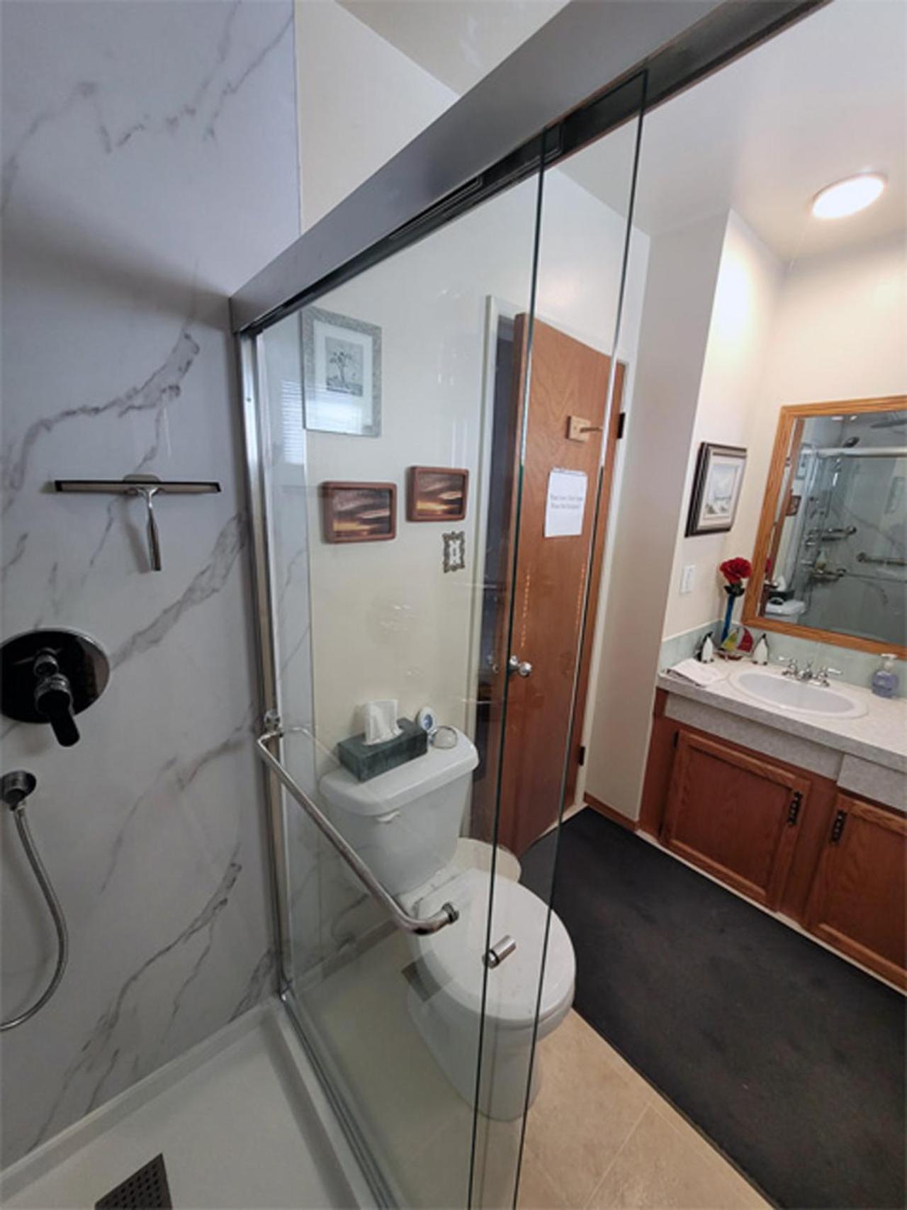 The Dewberry Homestay B&B Edmonton Buitenkant foto